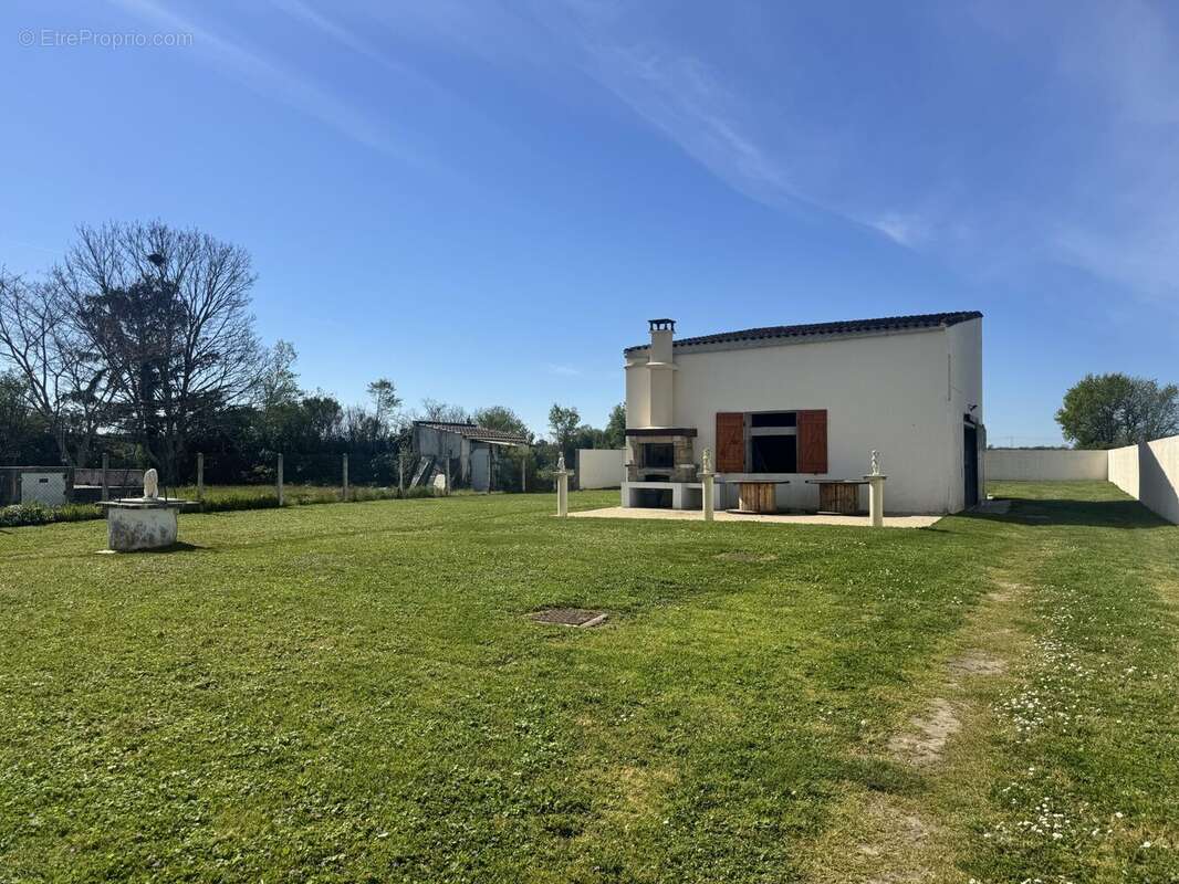 Maison à CORME-ECLUSE
