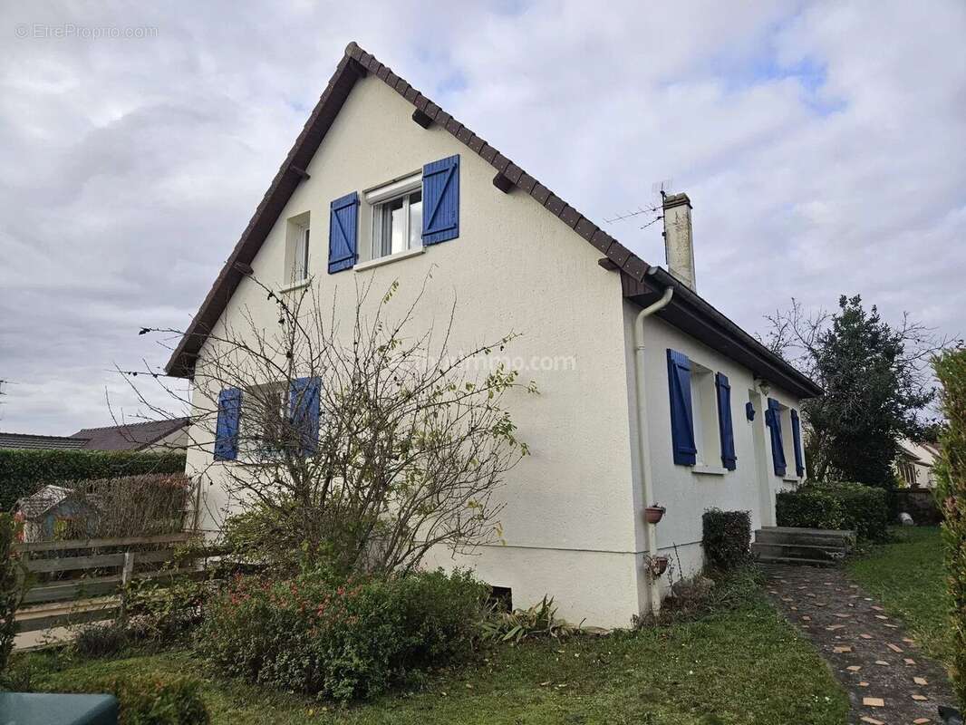 Maison à DEMOUVILLE