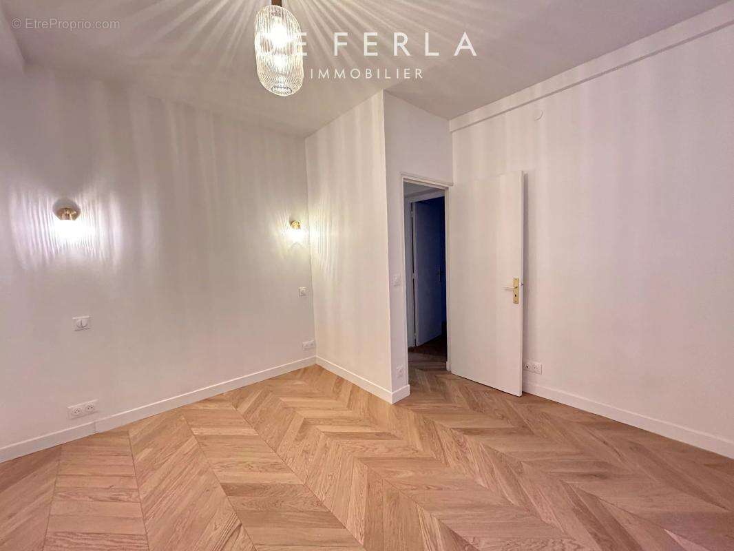 Appartement à PARIS-1E