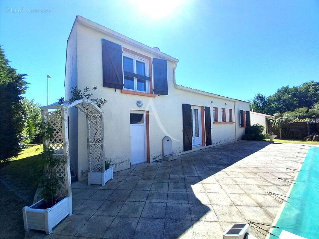 Maison à LANDEVIEILLE