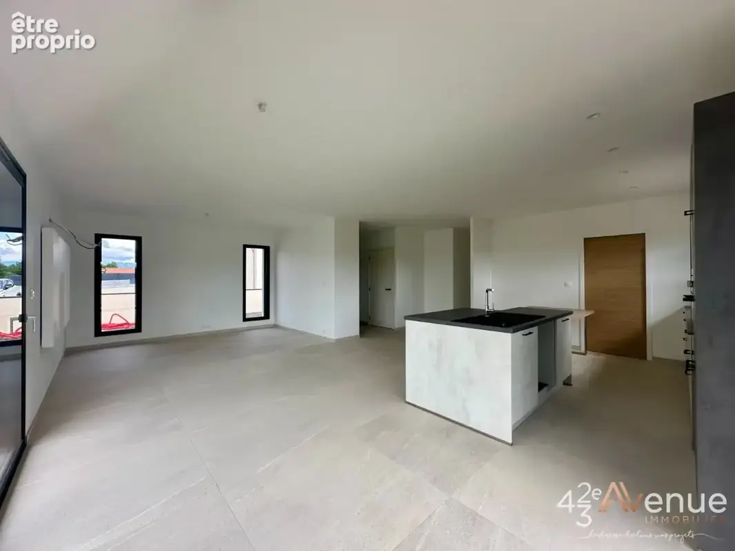 Maison 103 m² à Bonson  - photo 5