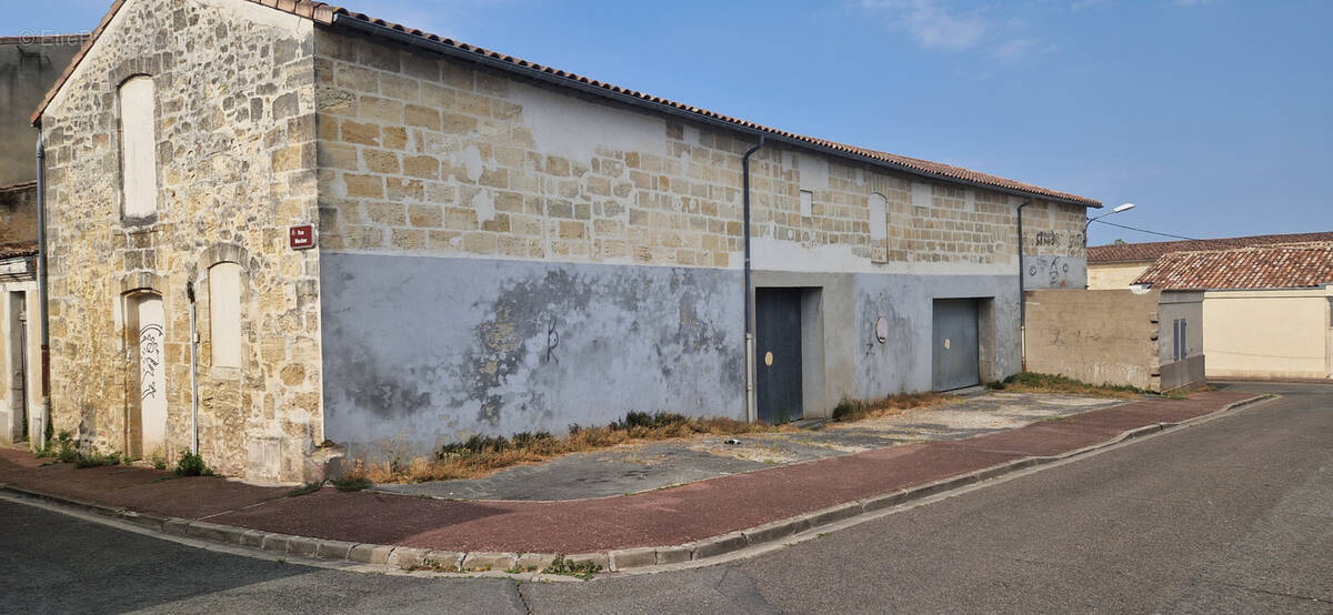 Parking à PAUILLAC