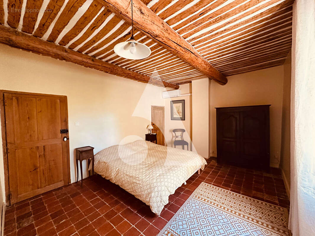 Aix Nord - Mas Provençal de 188 m2 hab avec Bergerie - Piscine - photo 9