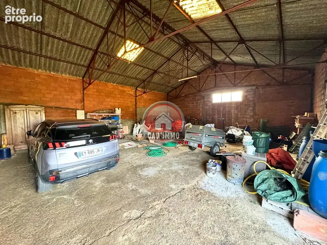 Maison de 208.4 m2, avec piscine et hangar - photo 7