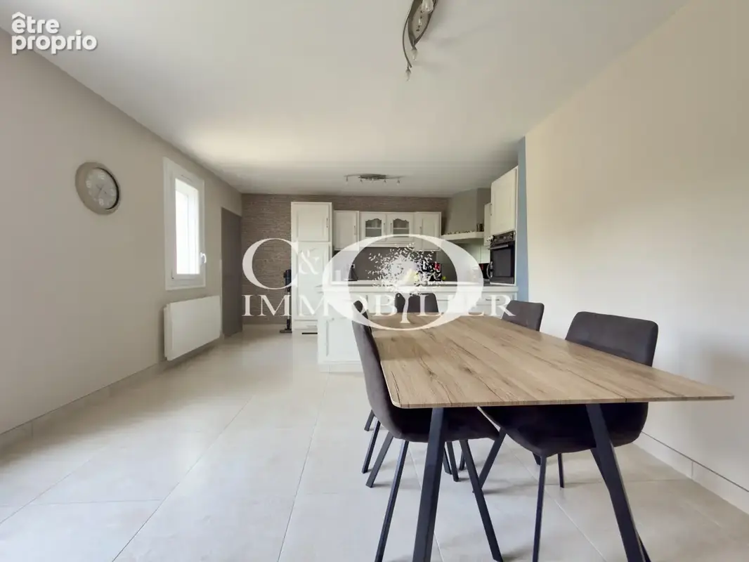 Maison 3 chambres + bureau - double garage - 1358 m2 de terrain - photo 4