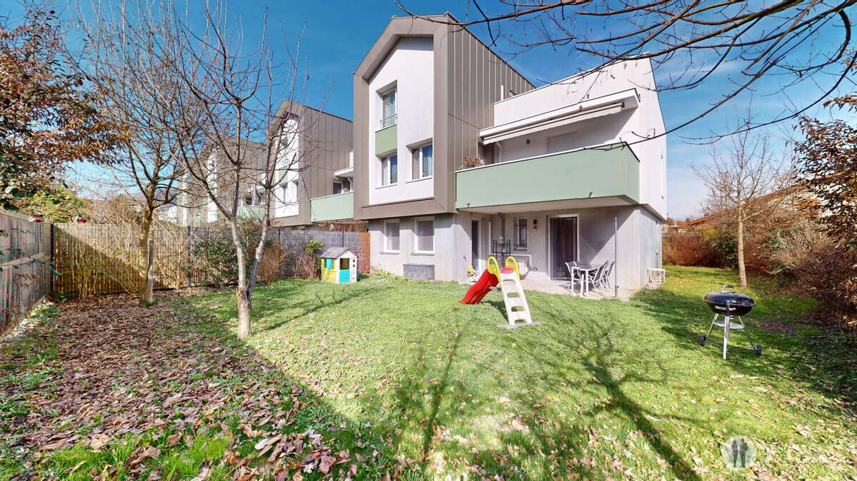 Appartement à SAINT-MARTIN-D'HERES