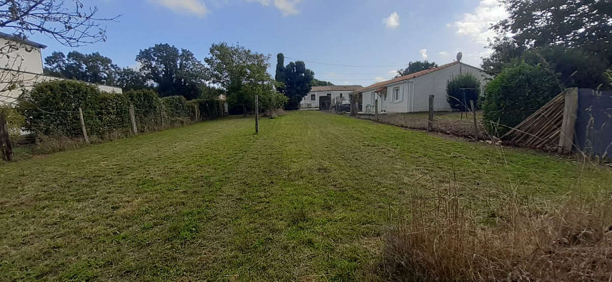 Terrain à SAINT-CHRISTOPHE