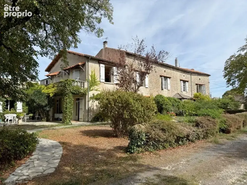 Très Beau Logis avec 6 chambres et Grand Terrain près de Ruffec - photo 50
