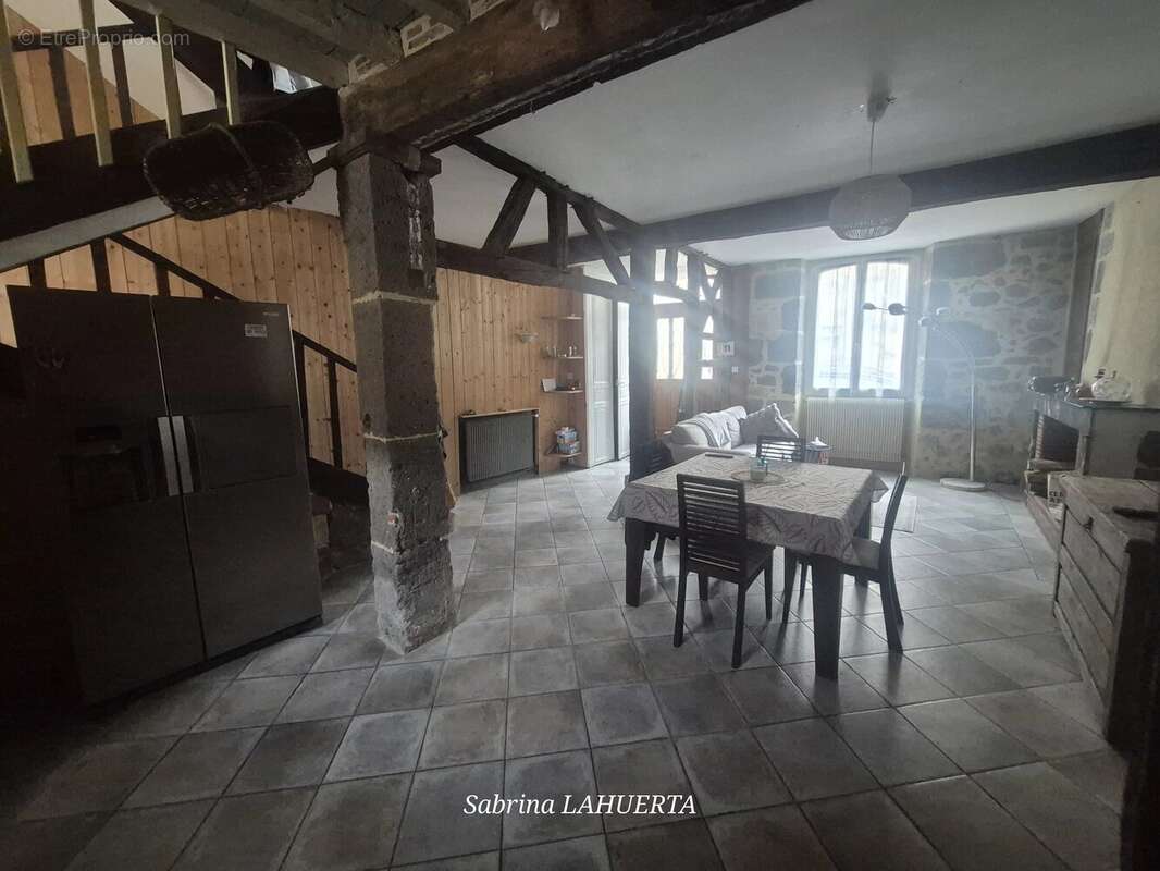 Maison à MEZIN