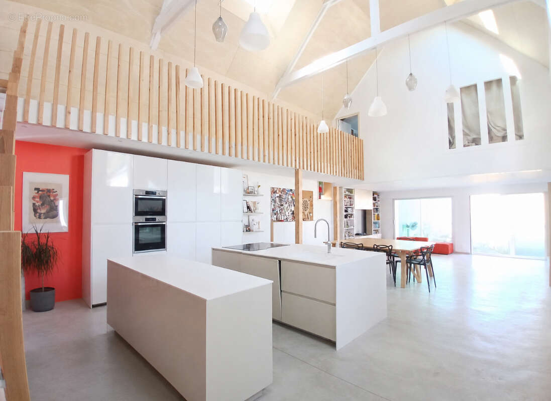 Coulombs_ maison/villa /loft/ en pierre 160 m2 / 2chambres/ jardin - photo 4