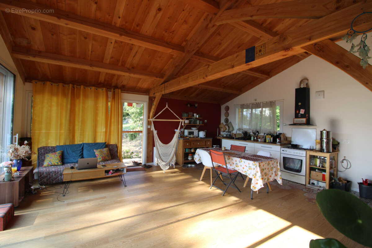 Charmante maison en bois de 98 m2 sur un terrain de 2800 m2. - photo 60