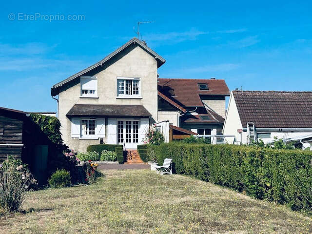 Belle maison ancienne avec grand terrain et garage double ! - photo 16