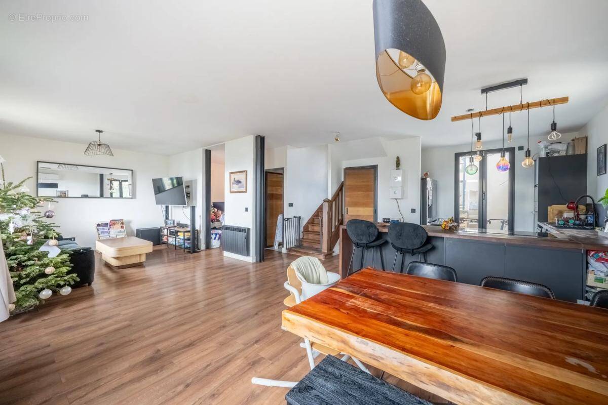 Maison à CHANTELOUP-LES-VIGNES