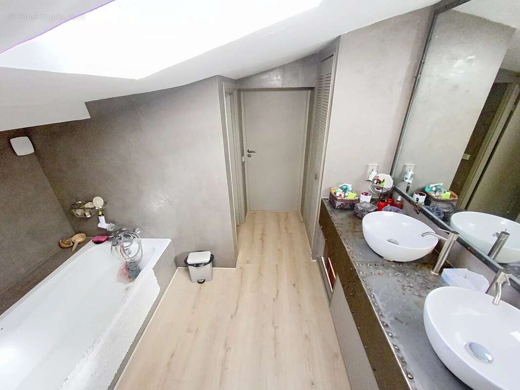 Appartement à GATTIERES