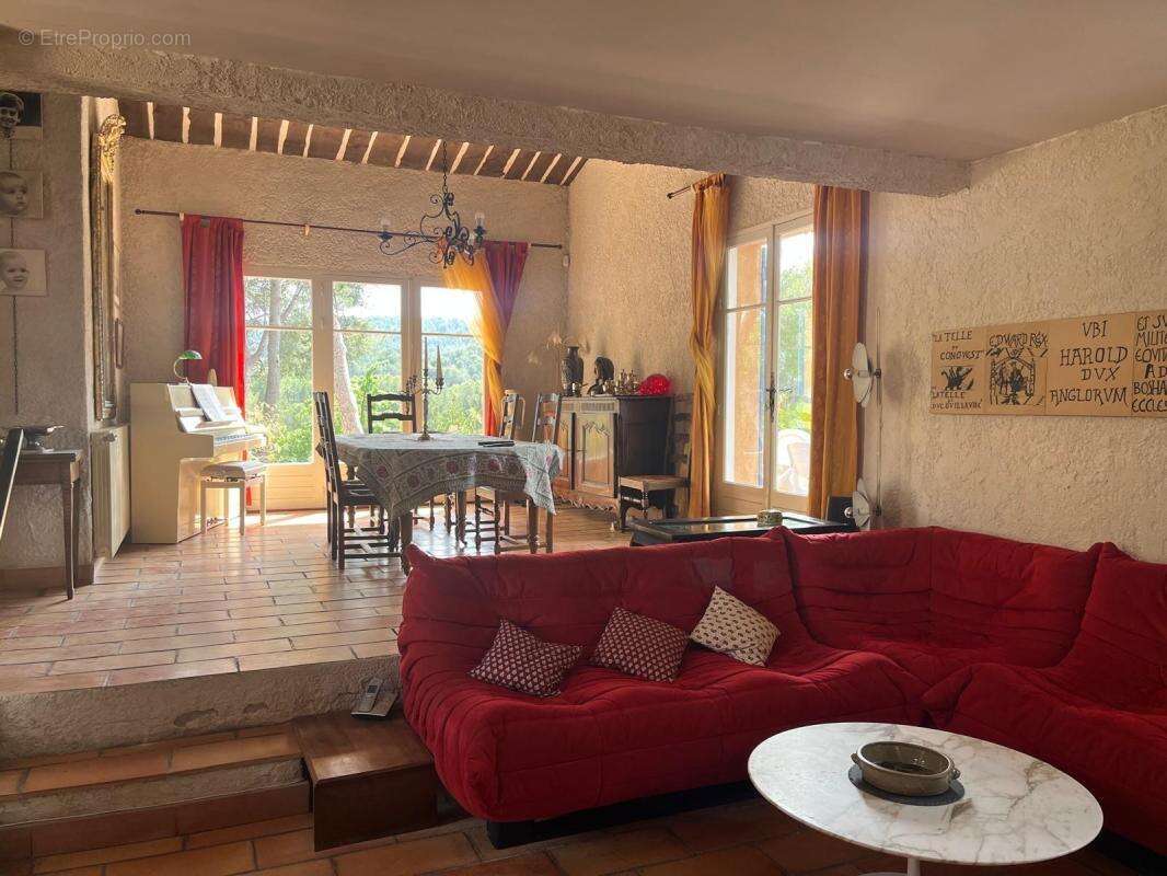 Maison à VENTABREN