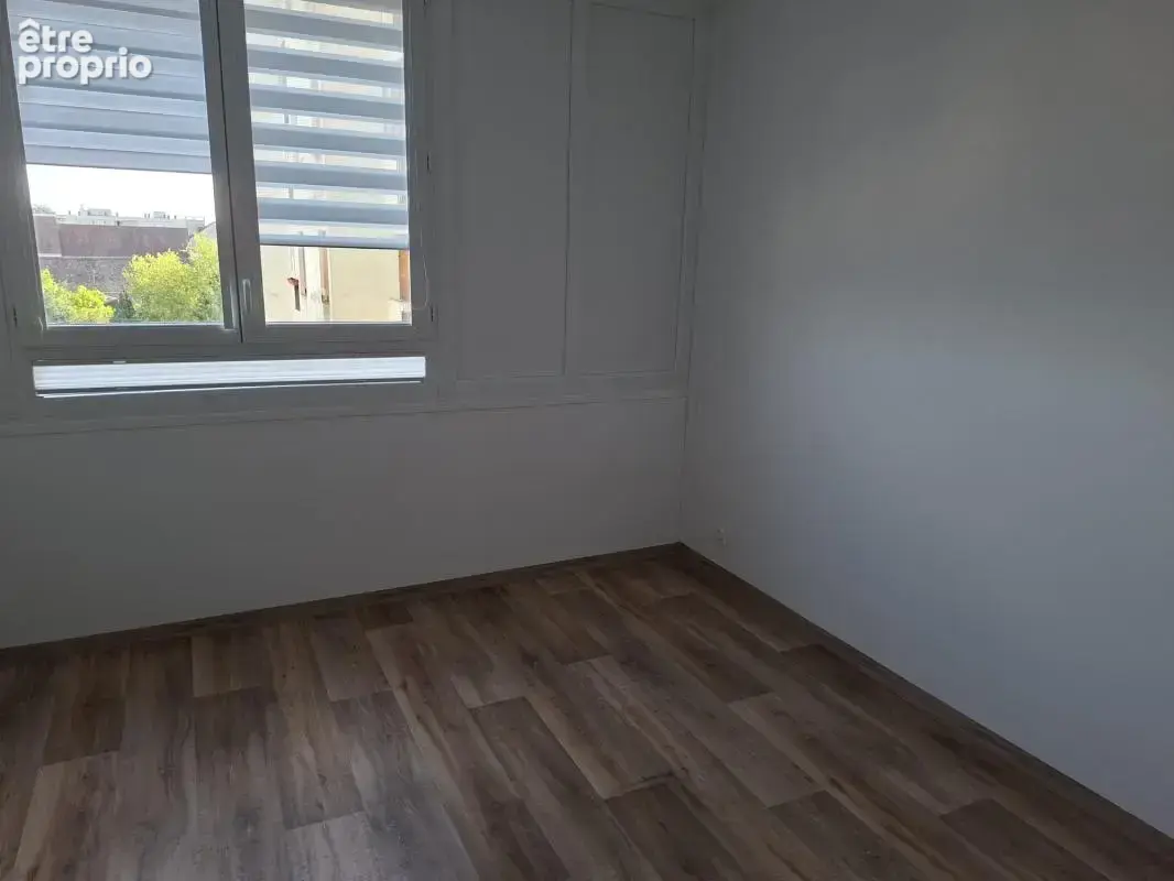 Trappes centre – appartement t4 rénové avec balcon – proche gare - photo 10