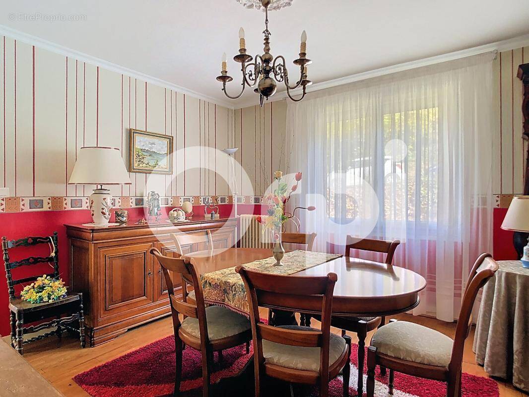 Maison à NOTRE-DAME-DE-SANILHAC