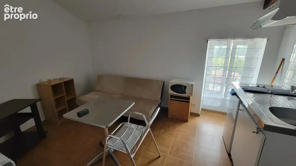 Idéal investissement locatif - Ensemble de deux studios et un appartement meublés avec trois caves dans immeuble en copropriété - photo 8