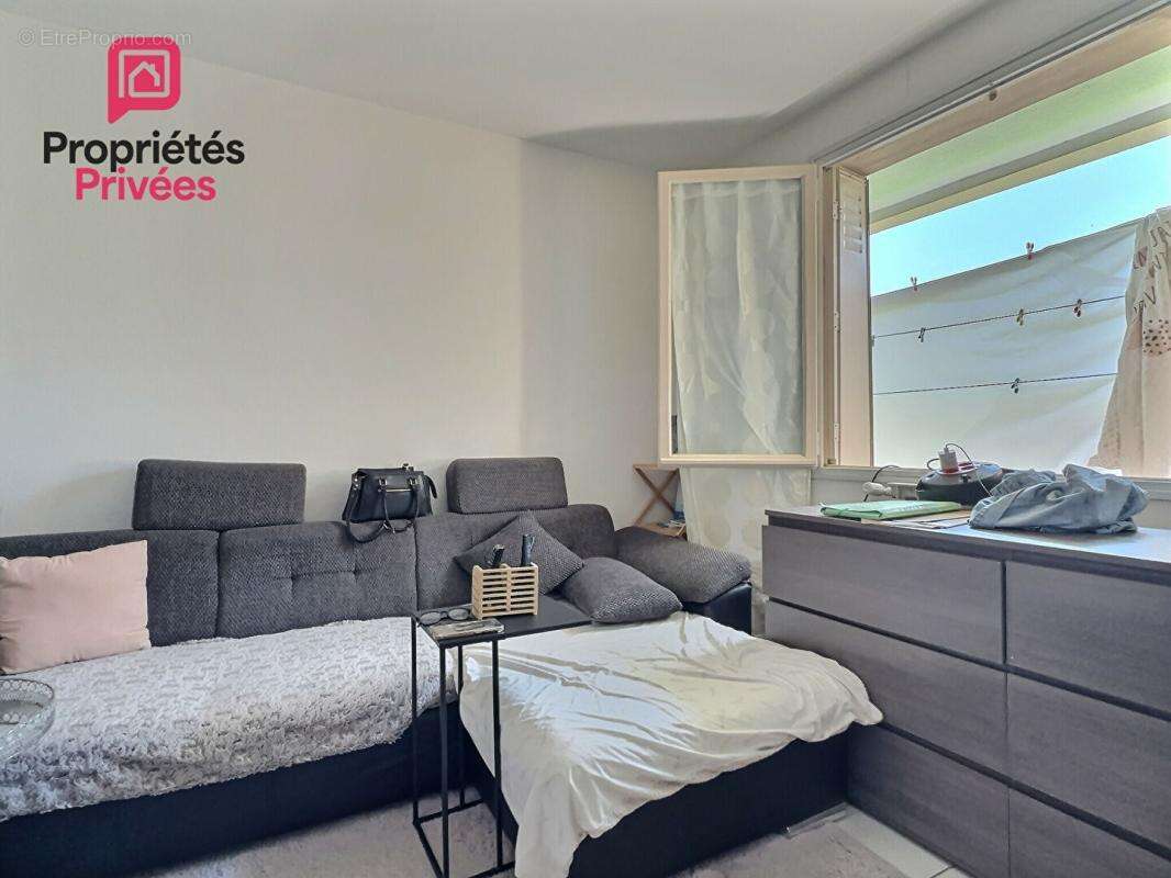 T4 traversant  67 m² - double balcon - vendu loué - rénovation globale énergétique absorbée - photo 2