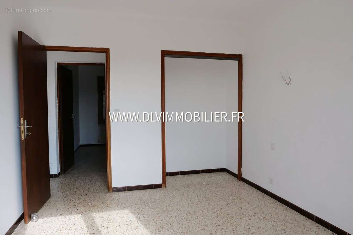 Chambre 2 : placard