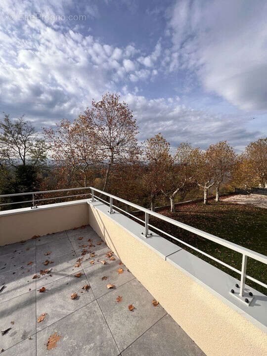 Appartement à VEAUCHE