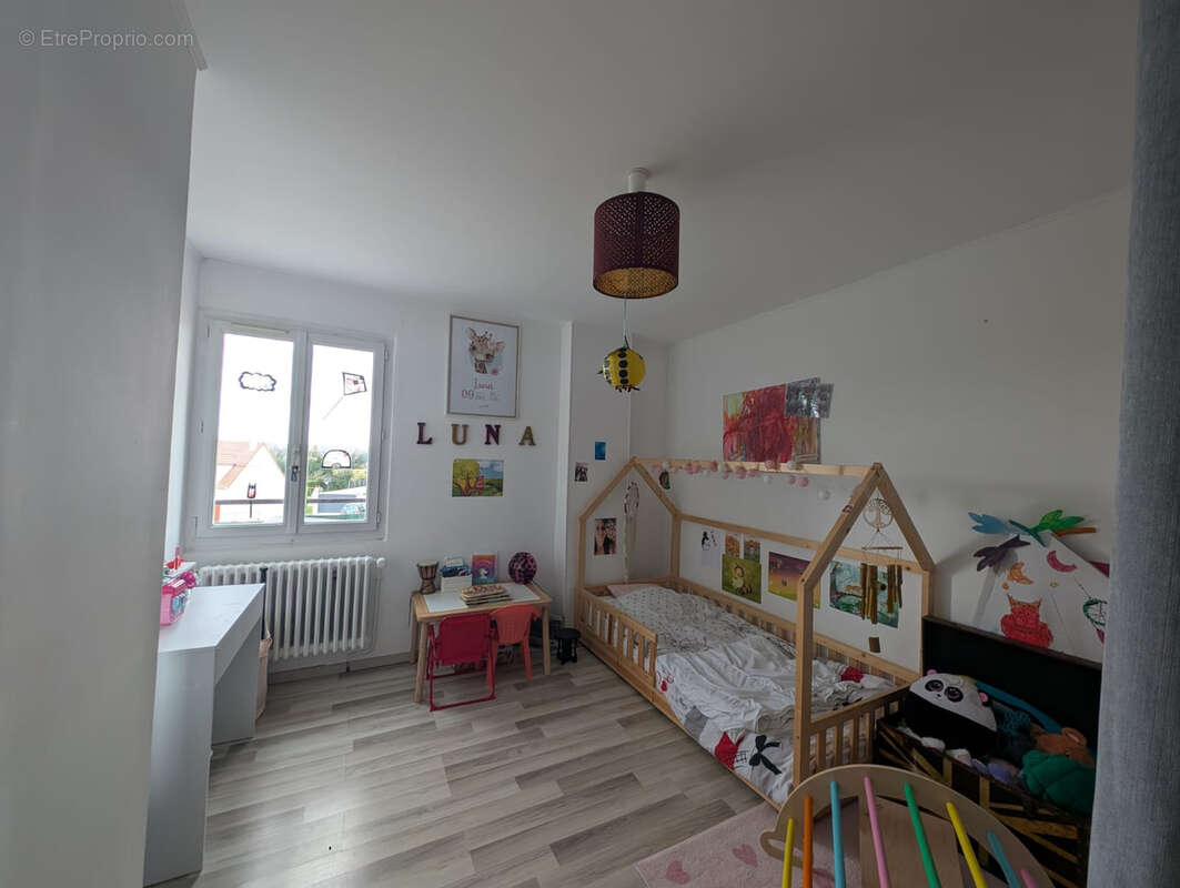 Maison à D'HUISON-LONGUEVILLE