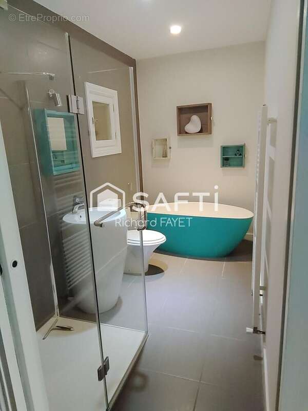 Maison 211 m² à Saint-Genis-De-Saintonge  - photo 7