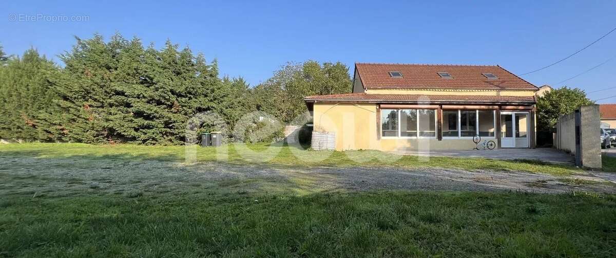 Maison à SAINT-HILAIRE-LA-CROIX