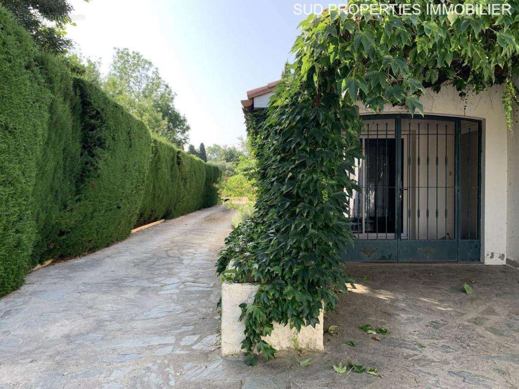 Maison à SAINT-ESTEVE