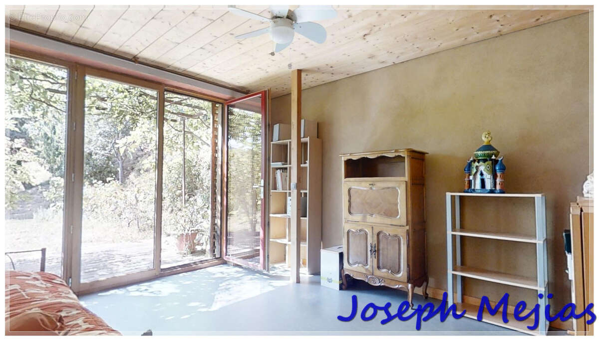 Maison à SAINT-ETIENNE-DE-SERRE