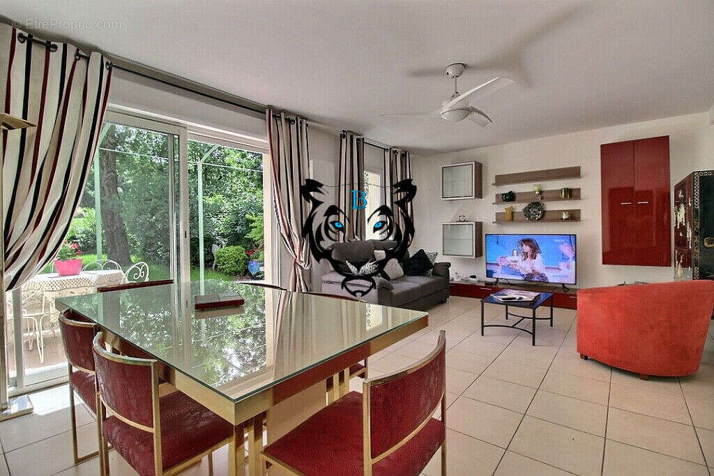 Maison à ROQUEBRUNE-SUR-ARGENS