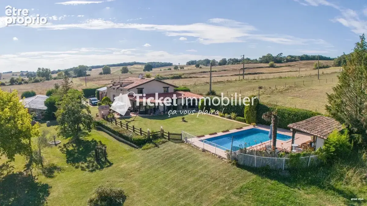 THIL - Maison T5 de 226m2 avec piscine, terrain de 9000m2 et dépendance à rénover - photo 2