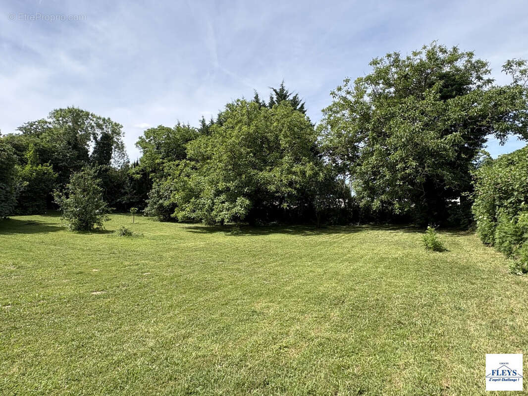 Terrain 876 m² à Pompignan  - photo 2