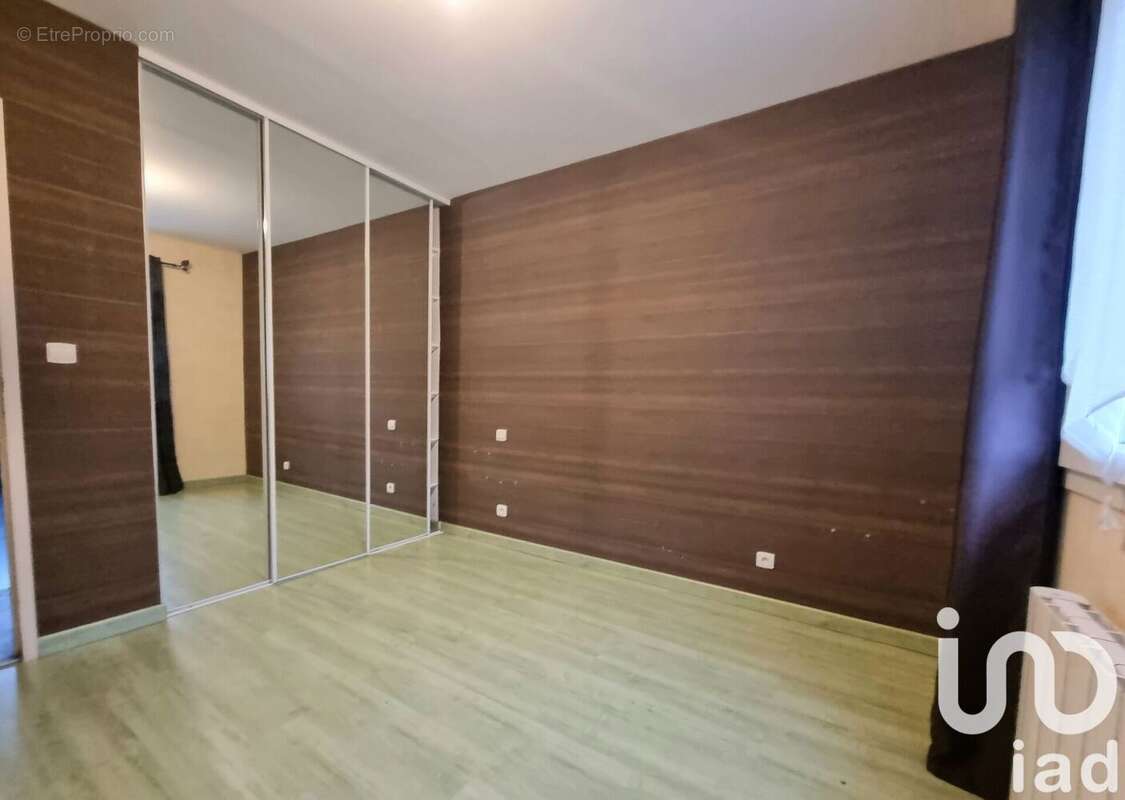 Maison 147 m² à La Chapelle-Saint-Laud  - photo 8