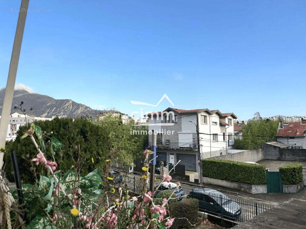 Appartement à FONTAINE