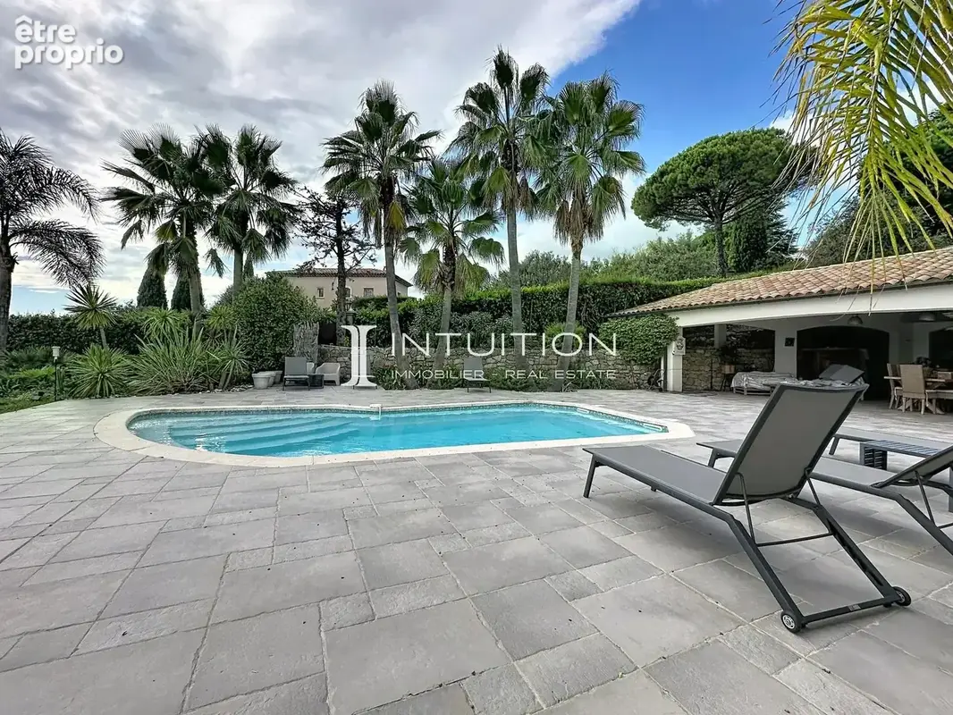 Proche Valbonne : Élégante villa avec vue panoramique et piscine - photo 26
