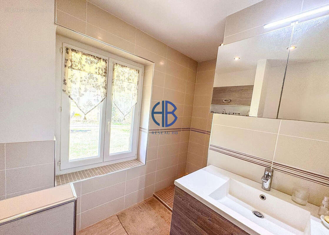 Maison à LA TOUR-DU-PIN