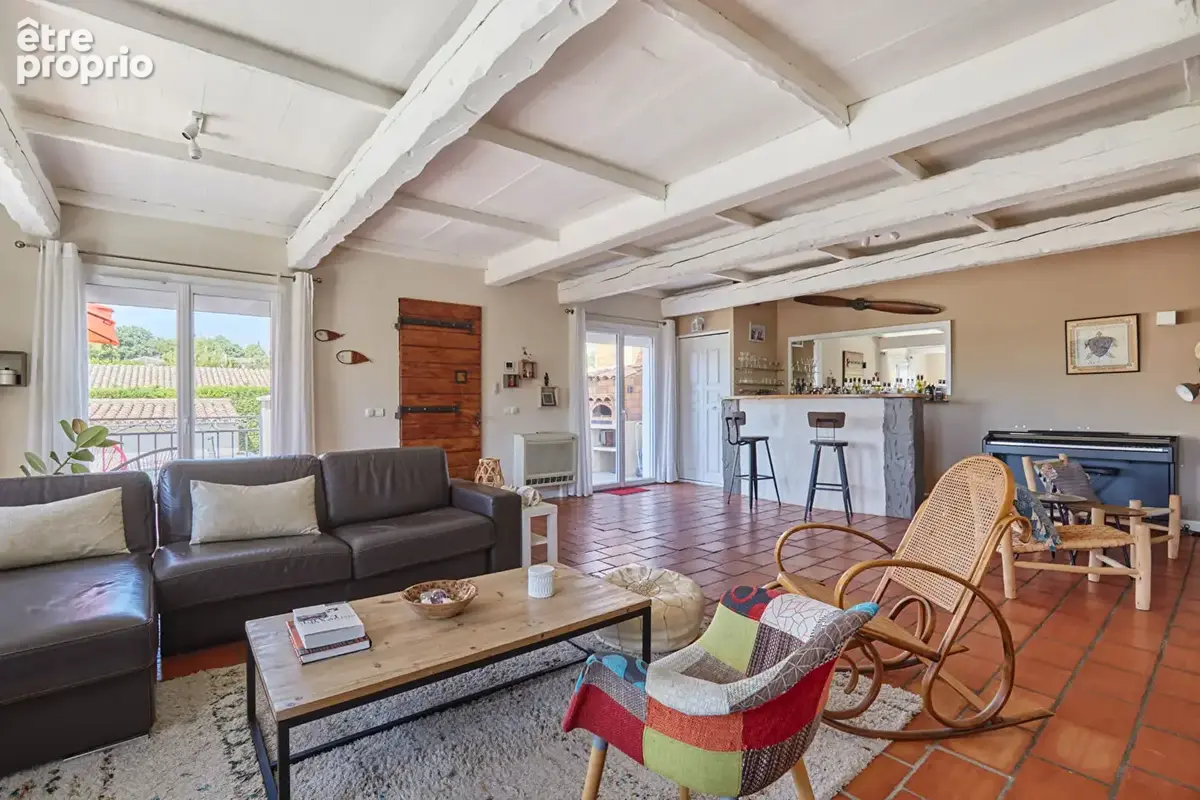 EXCLUSIVITÉ ERA CAZAN - Maison provençale avec vue dégagée, piscine et double garage à Vernègues - photo 6