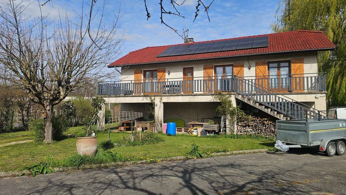 Grande maison familiale avec studio, piscine et dépendances – Moirans - photo 2