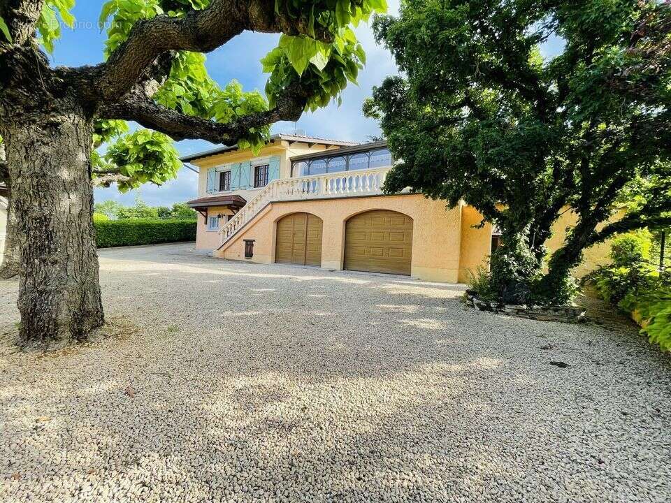 Maison,5 chambres, veranda, grand terrain, vue montagne, La - Maison à LA ROCHE-VINEUSE