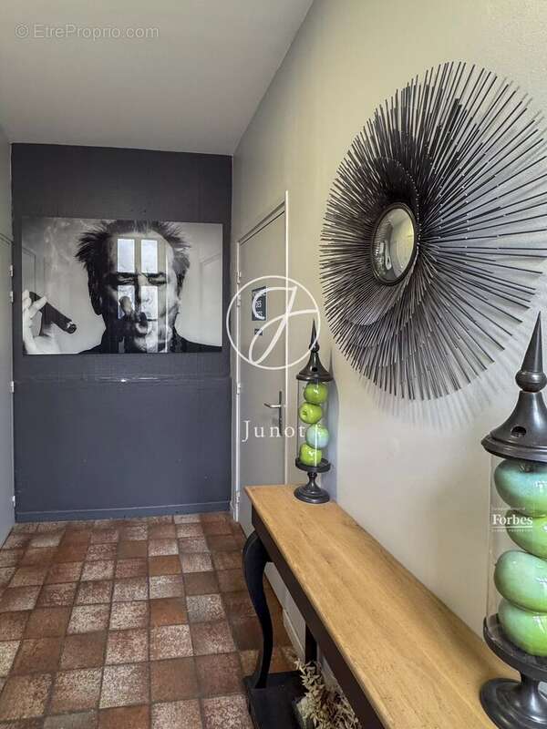Lille - VIEUX LILLE - Immeuble de rapport à vendre - Local professionnel de 40m² - Duplex 4 pièces - 74m² loi carrez - 2 chambre - photo 11