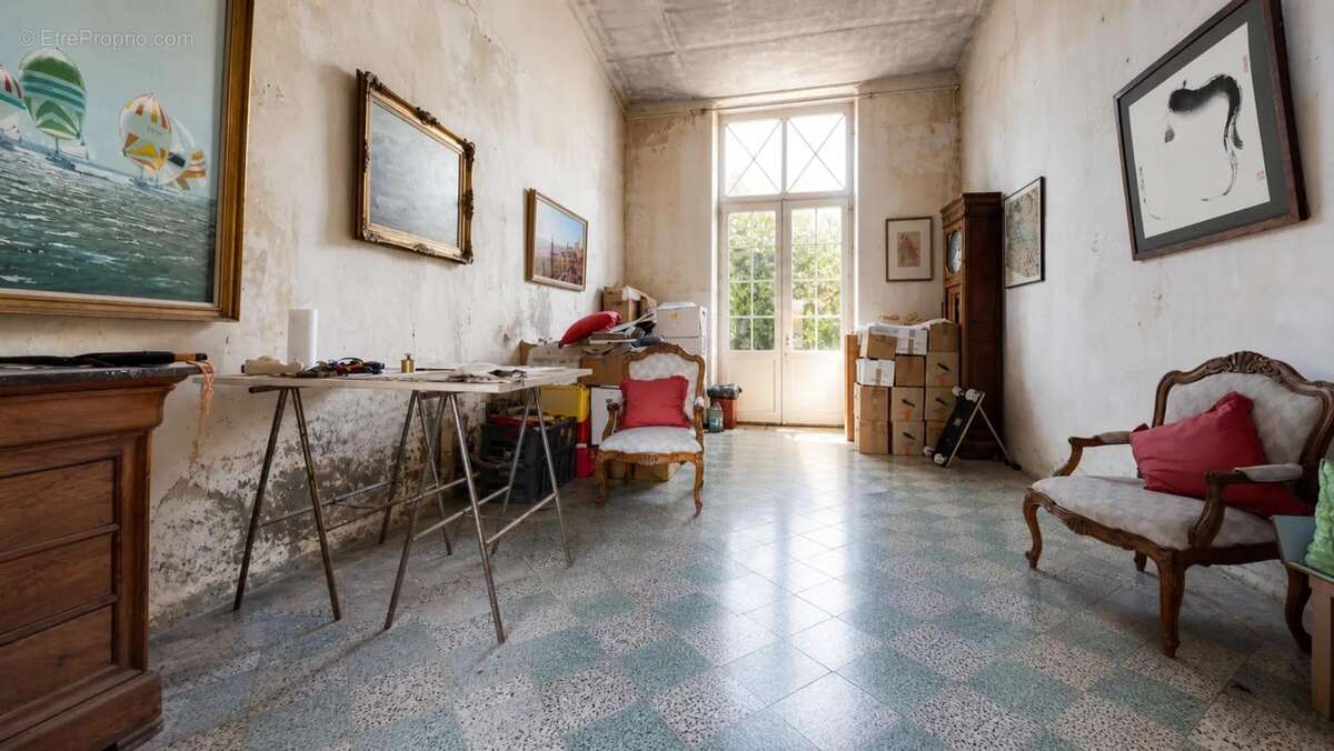 Ancien château de 7 pièces de 400 m² à Saint-Savinien - photo 11