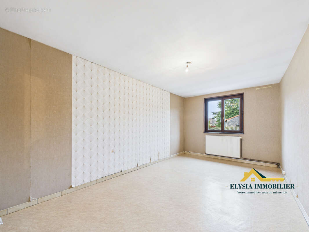 Maison à BAYONVILLE-SUR-MAD