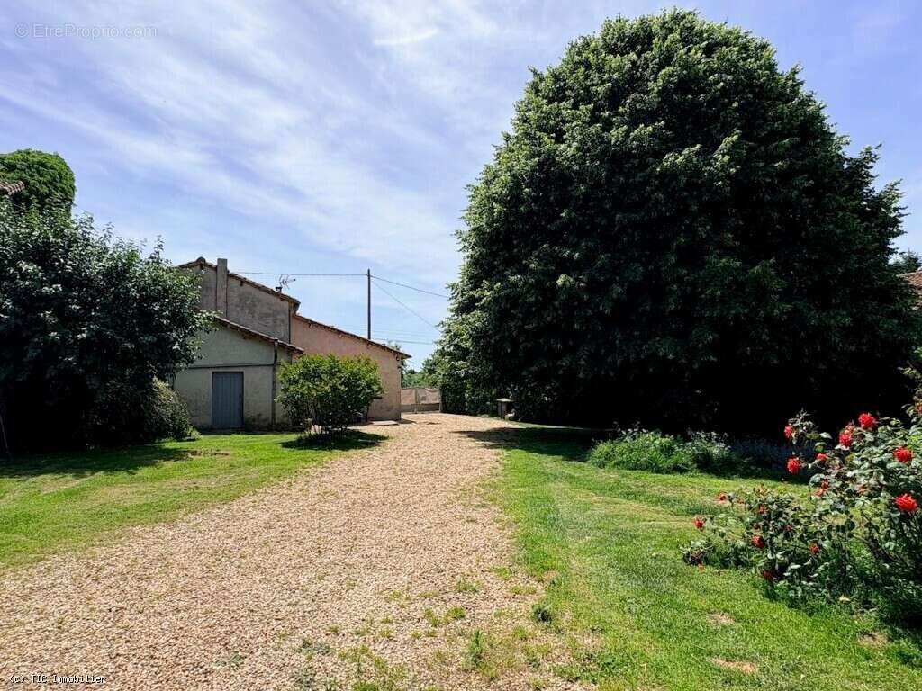 Maison à NANTEUIL-EN-VALLEE