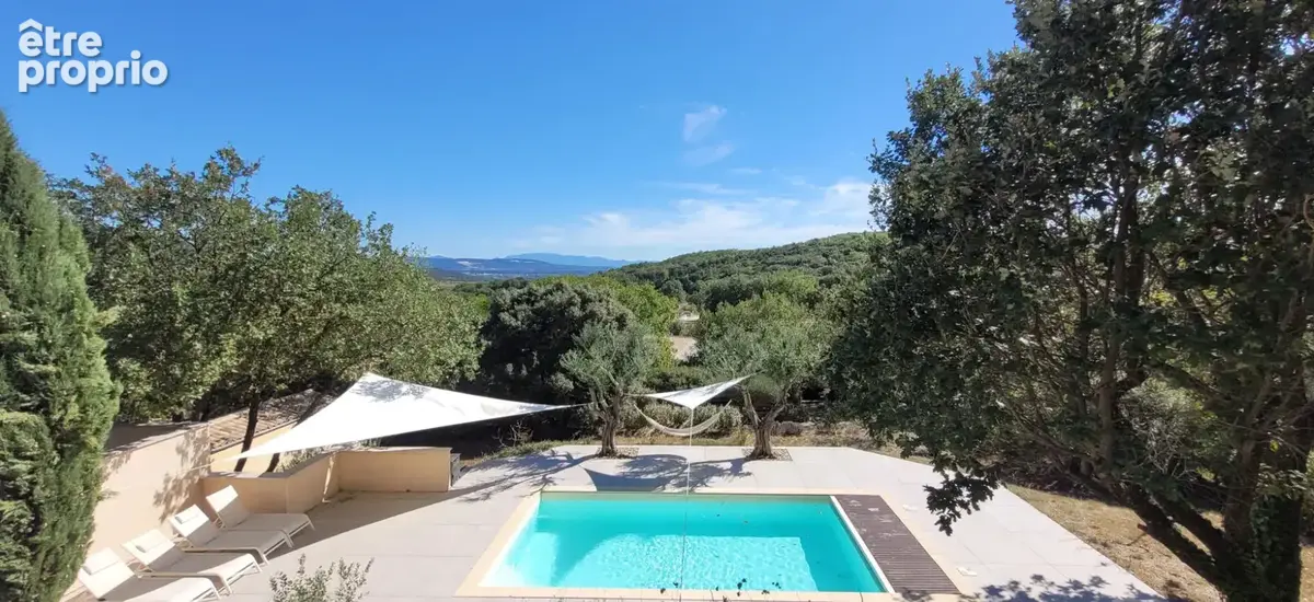 Villa type bastide  vendue meublée, Sh 192m² , terrain de 1150m² , piscine. - photo 3
