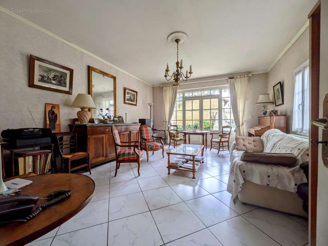 Maison 254 m² à Villecomtal-Sur-Arros  - photo 5