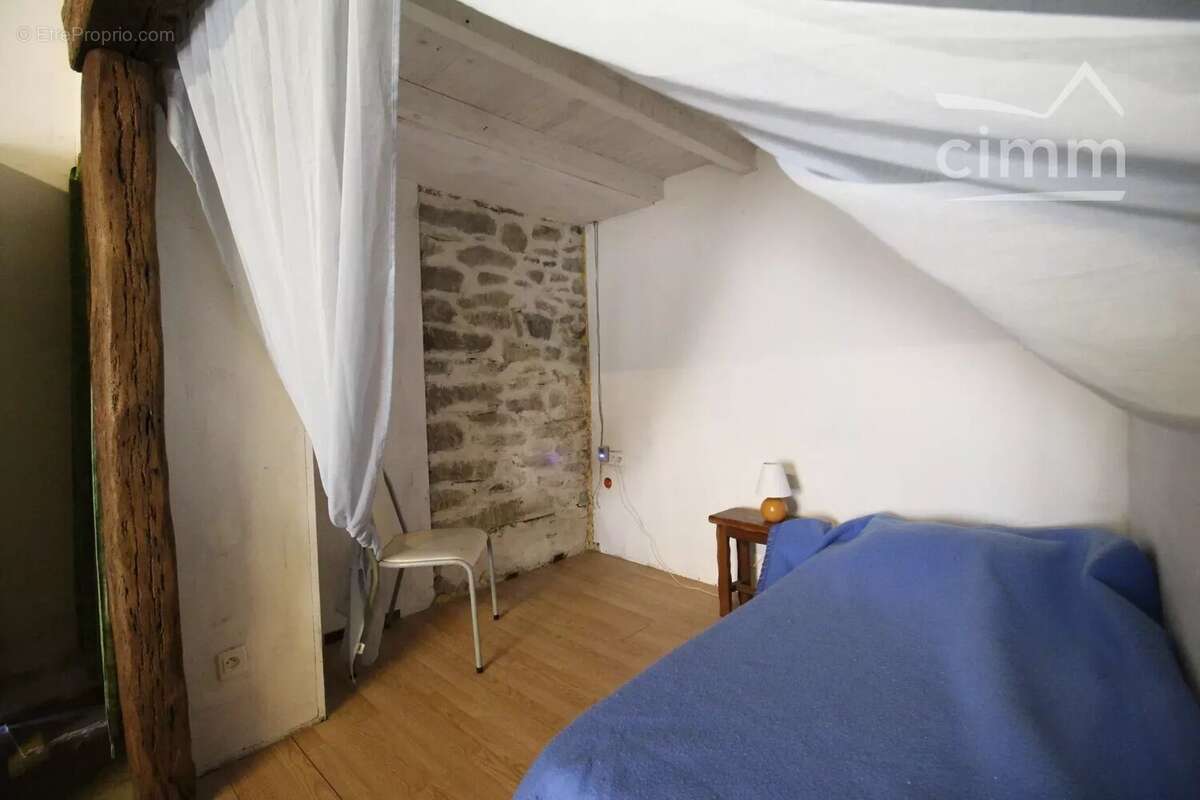 Maison à CONILHAC-DE-LA-MONTAGNE