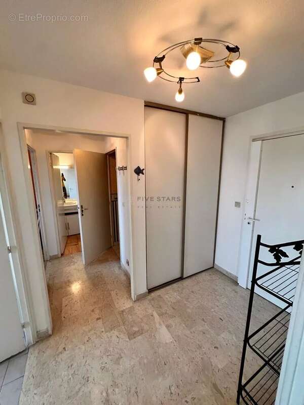 Appartement Vue Mer avec Terrasse et Garage à Antibes - photo 11