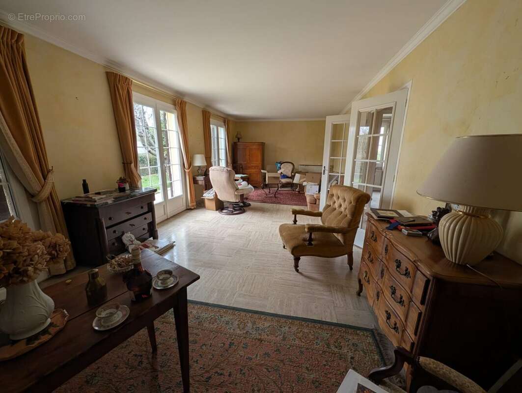 Maison à LES CLAYES-SOUS-BOIS