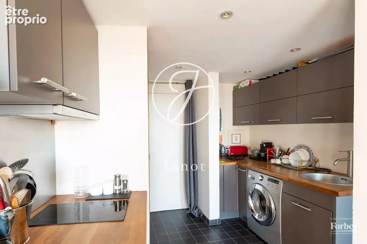 Paris 18e - LAMARCK CAULAINCOURT - Appartement à vendre - 34.21m² loi Carrez - Terrasse - Jardin - Piscine. - photo 14
